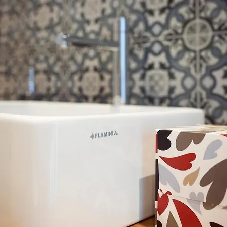 Interno 6 3* קונאו